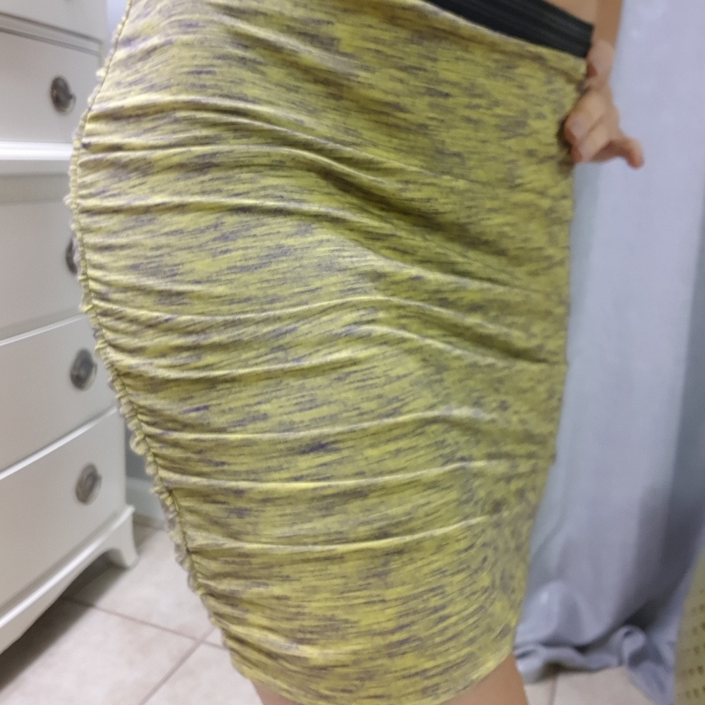 Fitted skirt